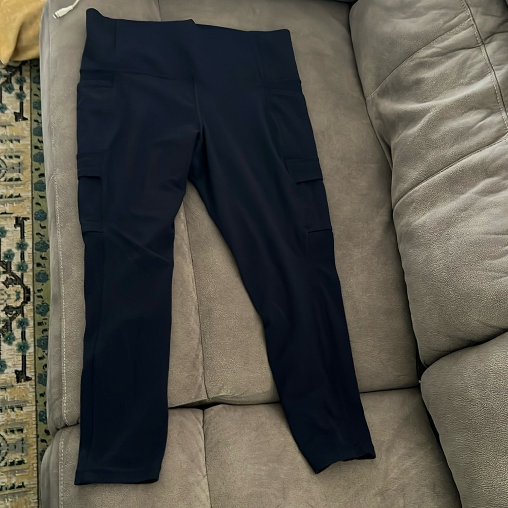 Athleta Salutation Cargo 7/8 Tight Legging